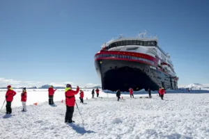 Landing Ms Roald Amundsen Hgr 142021 Photo Andrea Klaussner